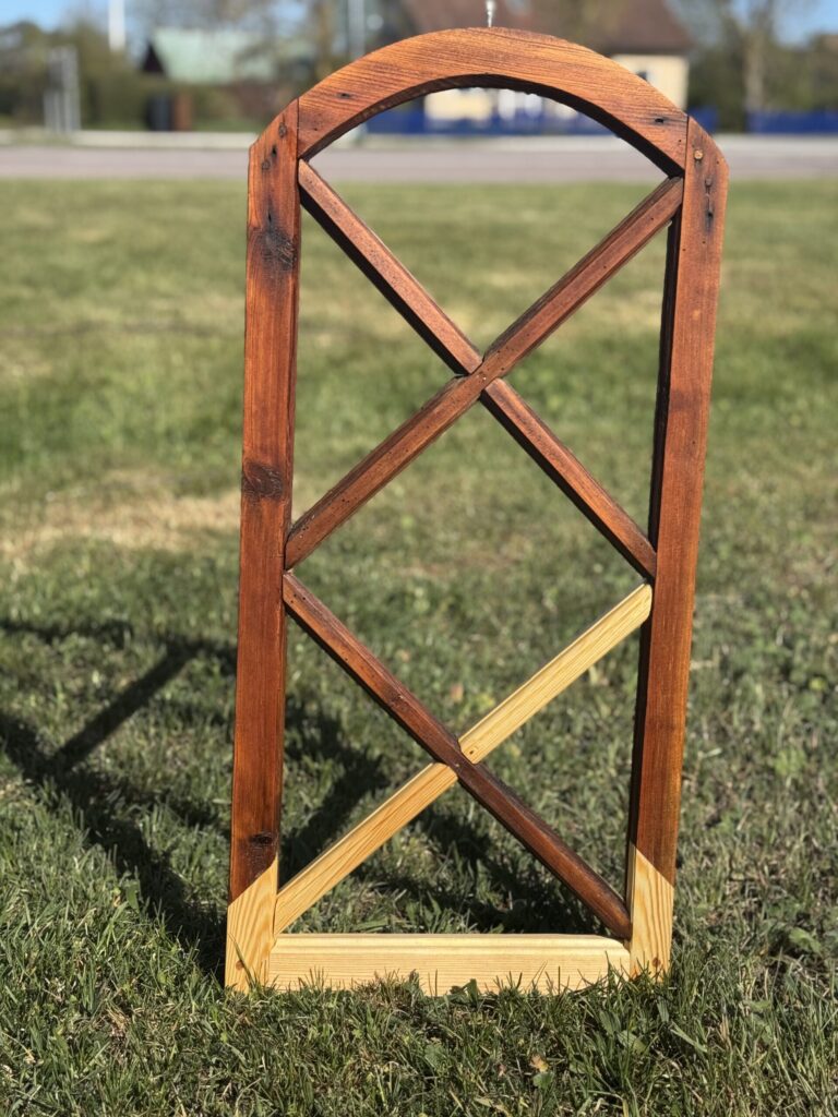 Exempel på färdigrenoverat fönster av Åkerblom & Enmans Fönstervård – kundcase utfört av LJO Media