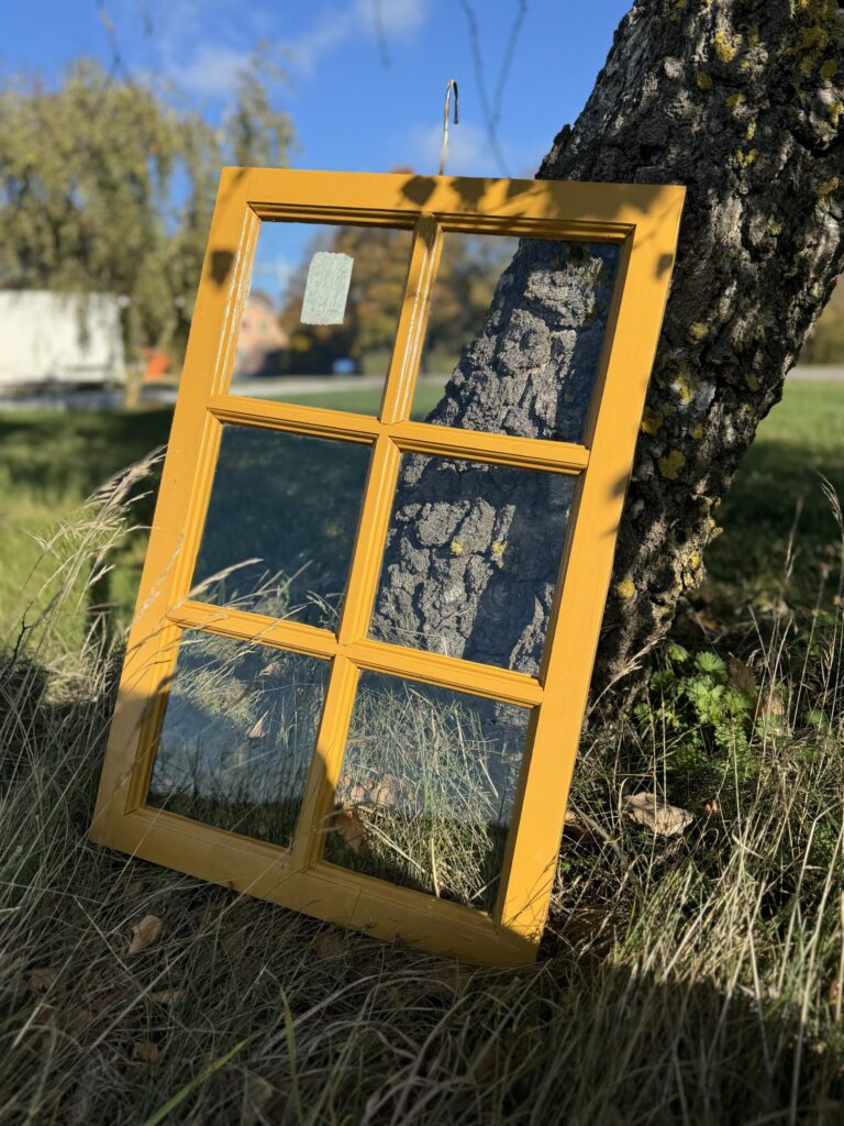 Exempel på färdigrenoverat fönster av Åkerblom & Enmans Fönstervård – kundcase utfört av LJO Media