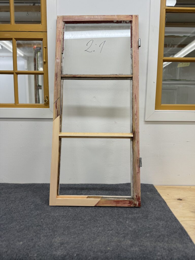 Exempel på färdigrenoverat fönster av Åkerblom & Enmans Fönstervård – kundcase utfört av LJO Media